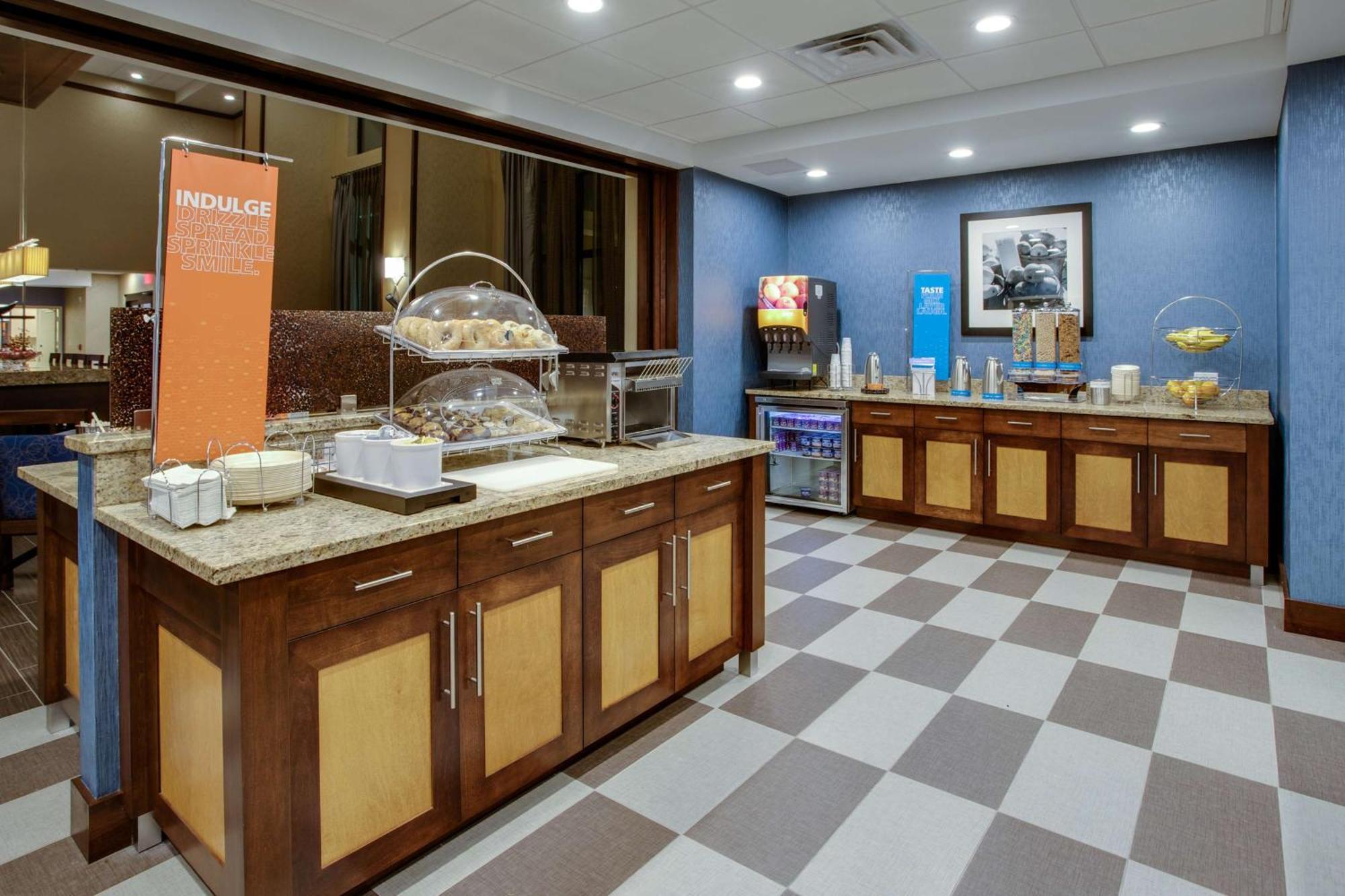 Hampton Inn & Suites Philadelphia/Bensalem Exterior foto