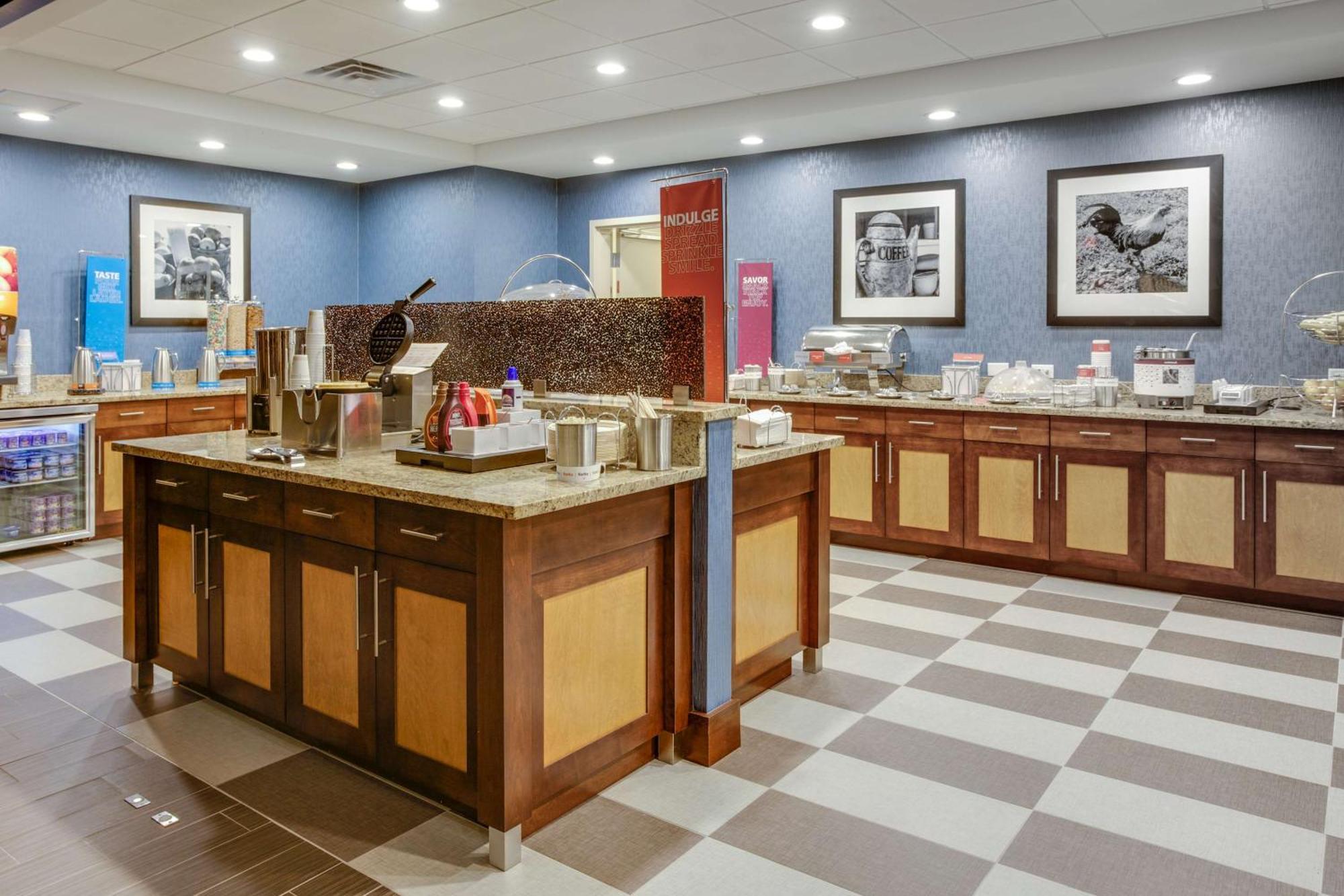 Hampton Inn & Suites Philadelphia/Bensalem Exterior foto